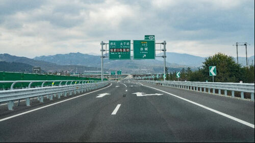 ultime notizie aziendali su Malattia delle crepe sul marciapiede delle autostrade: sistema automatico di ispezione e identificazione MYUAV DRONE