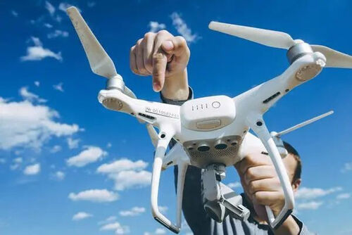 ultime notizie aziendali su I disegni "intelligenti" dei droni rivelano la natura straordinaria delle Ali della tecnologia