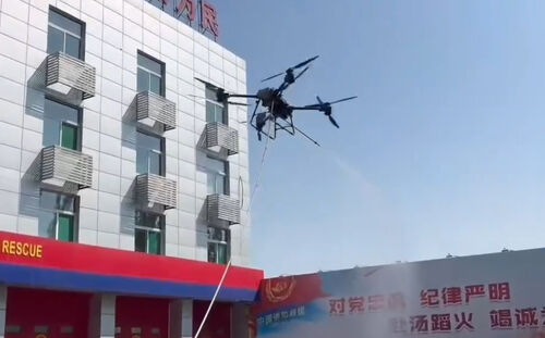 ultime notizie aziendali su MYUAV FC30T ∆Ž FC30 Firefighting Drone ∆Ž Innovare nuove altezze per la lotta contro gli incendi di emergenza ∆Ž fino a 240m ∆Ž