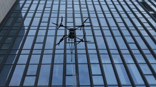 ultime notizie aziendali su Innovazione tecnologica: MYUAV UAV a doppia fune per la pulizia ad alta quota, pulizia standardizzata del Gymnasium di Jiaxing