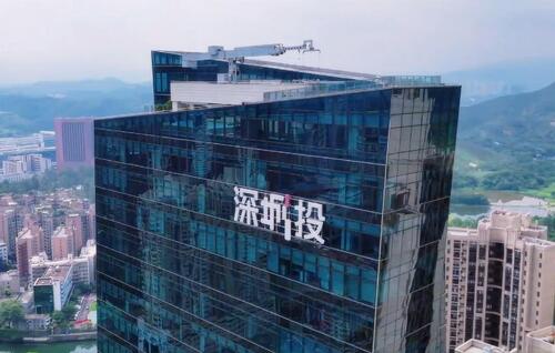 ultime notizie aziendali su La Shenzhen Chengtou Tower si rifà il look con l'alta tecnologia grazie ai droni di pulizia a doppio cavo di MYUAV